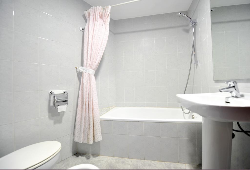 Hostal La Carrasca Монсон Экстерьер фото