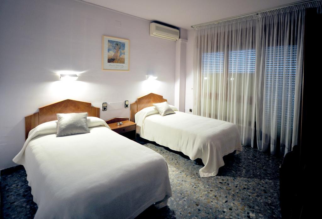 Hostal La Carrasca Монсон Экстерьер фото