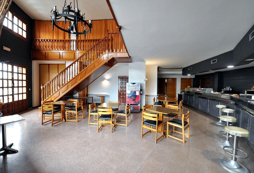 Hostal La Carrasca Монсон Экстерьер фото