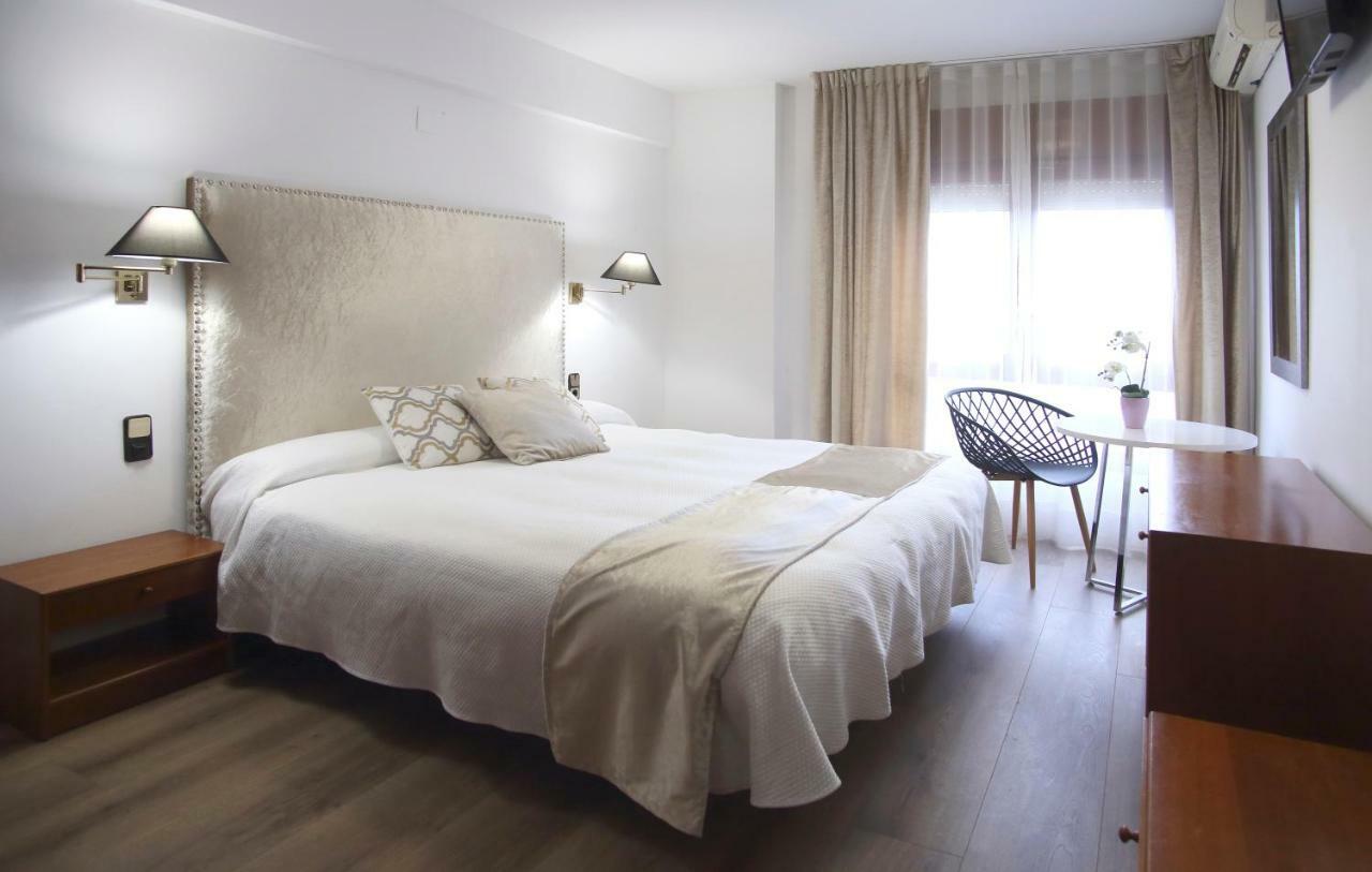 Hostal La Carrasca Монсон Экстерьер фото