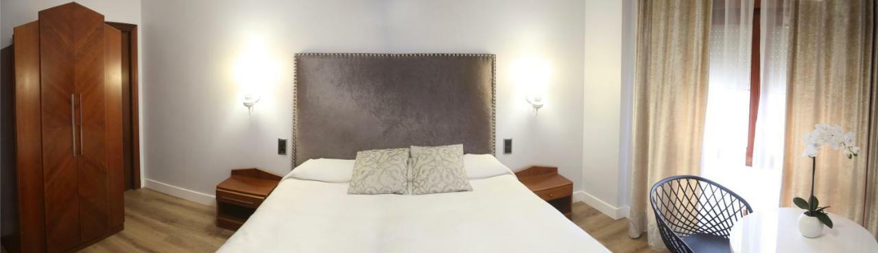 Hostal La Carrasca Монсон Экстерьер фото