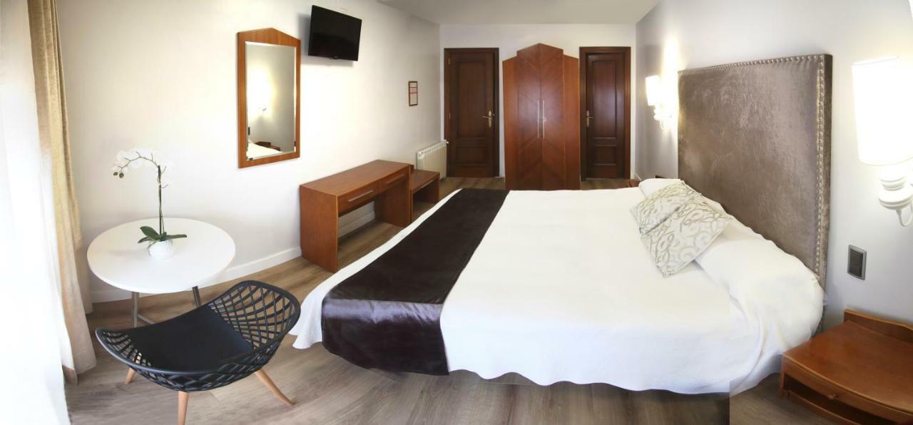 Hostal La Carrasca Монсон Экстерьер фото